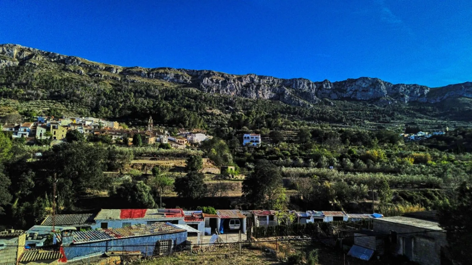Nave comercial con posibilidad de vivienda en venta en Beniali, Vall de Gallinera.