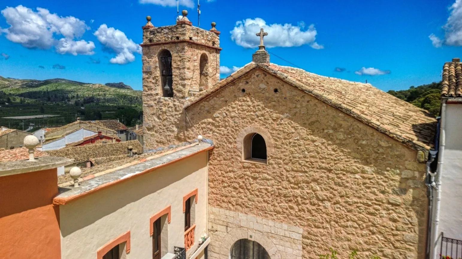 Country house for sale in Vall d'Alcalá (Alicante) and a plot of 12,000 m².