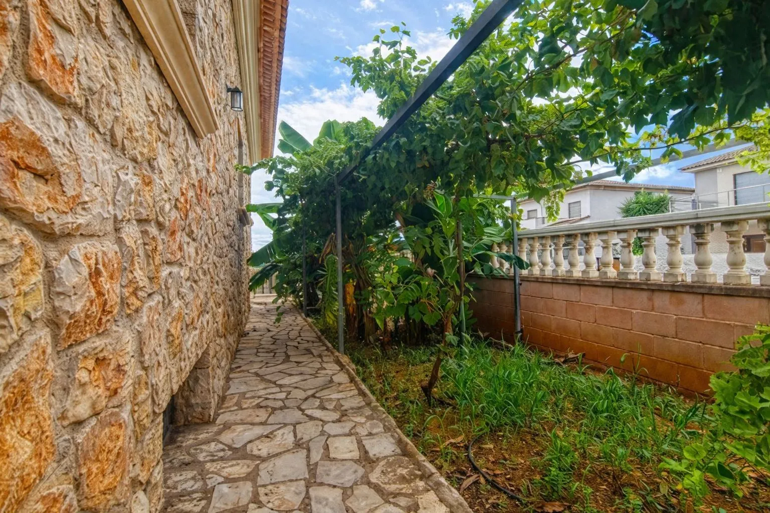 Vivienda familiar con zona wellness y gran garaje en Pego (Costa Blanca)