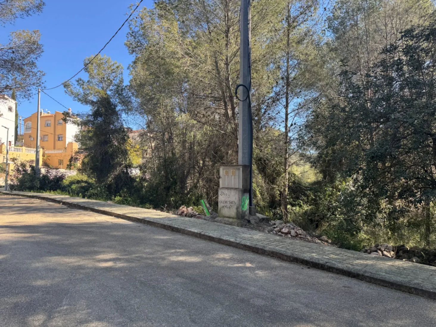 Parcelas urbanas consolidadas en venta Urbanización Tossal Gros en la Font d'En Carros (Costa Blanca)