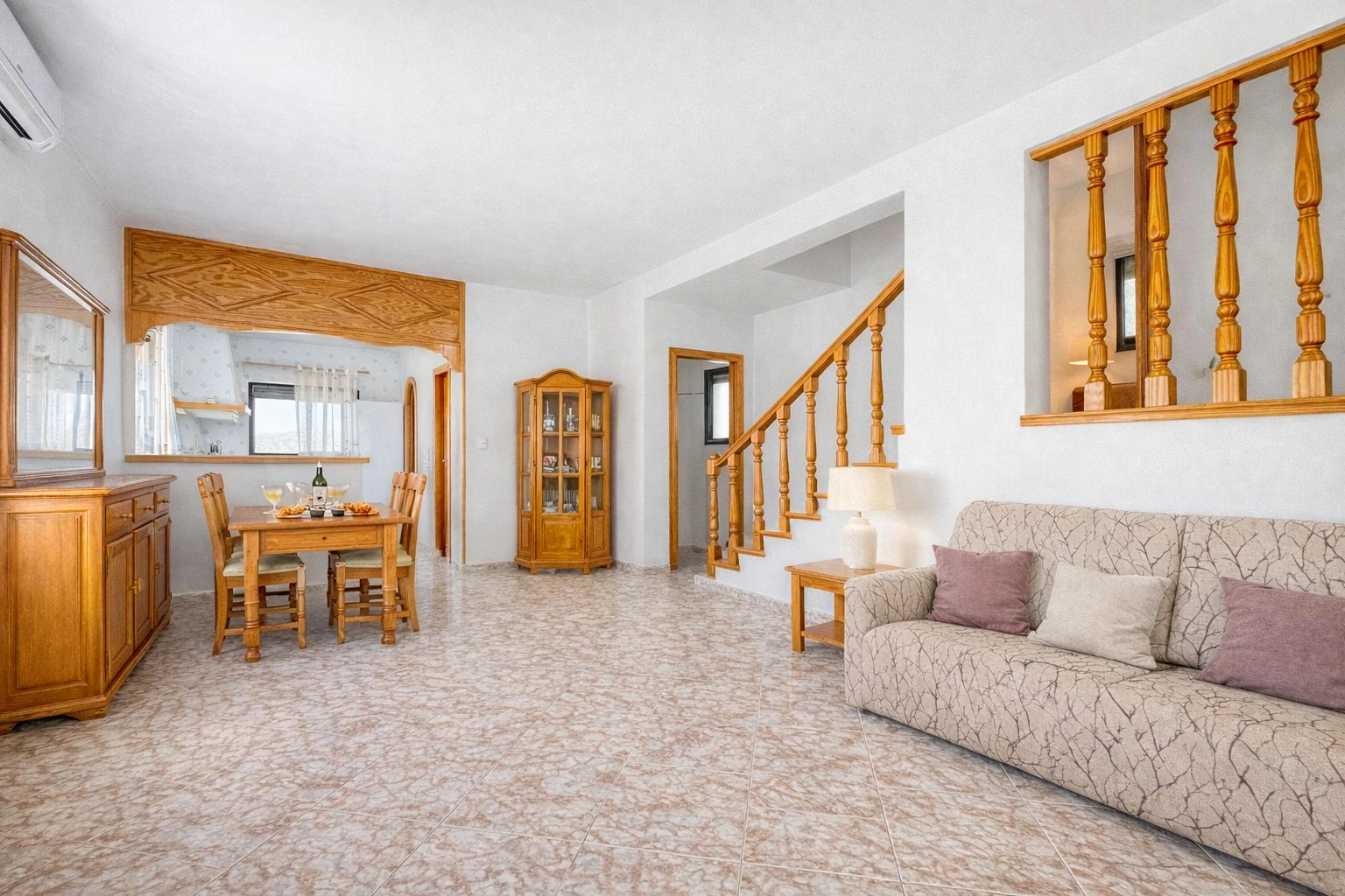 Chalet en venta de 5 dormitorios en Pego, Alicante.
