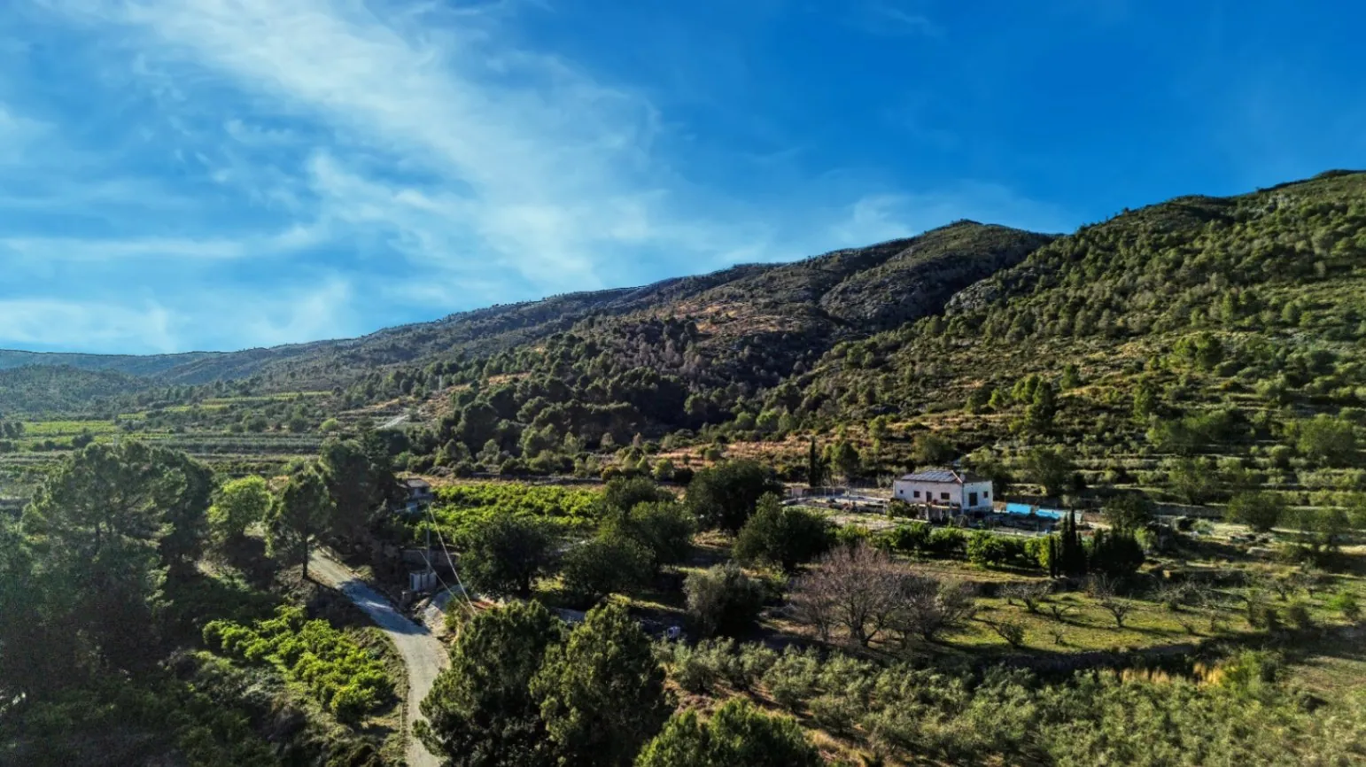 Nave comercial con posibilidad de vivienda en venta en Beniali, Vall de Gallinera.
