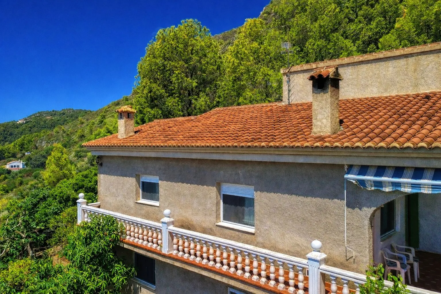 Chalet en venta de 5 dormitorios en Pego, Alicante.