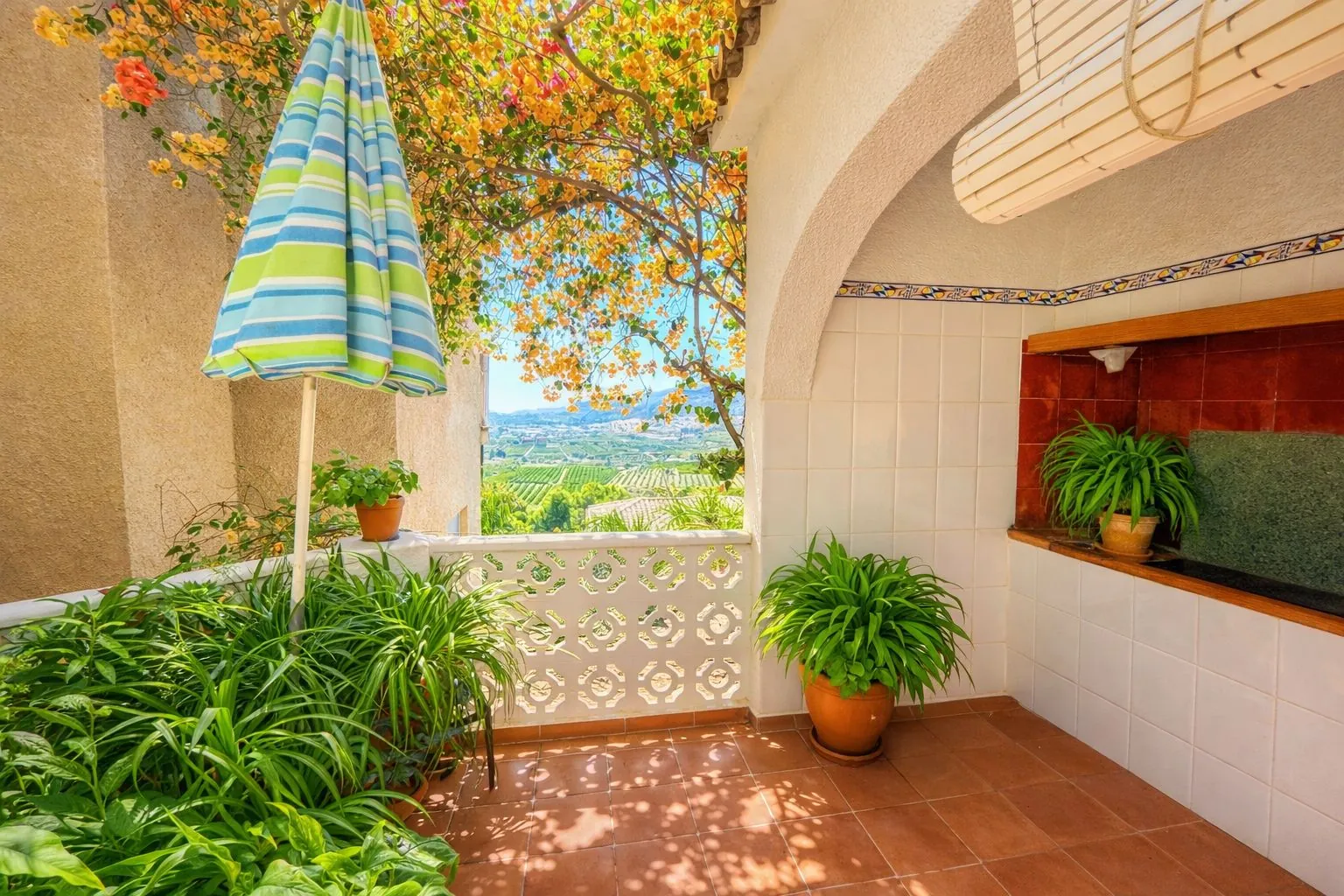 Chalet en venta de 5 dormitorios en Pego, Alicante.