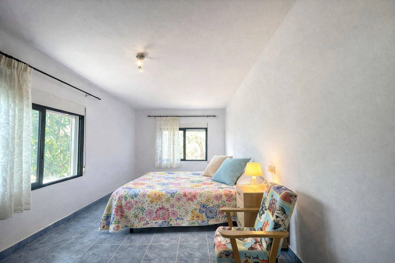 Chalet en venta de 5 dormitorios en Pego, Alicante.