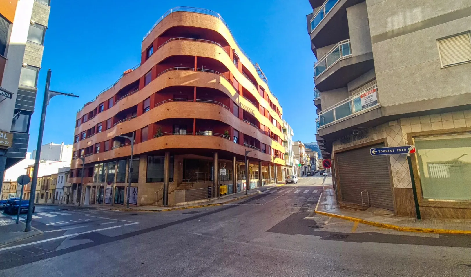 Alquiler amplio local comercial céntrico en Pego (Costa Blanca)