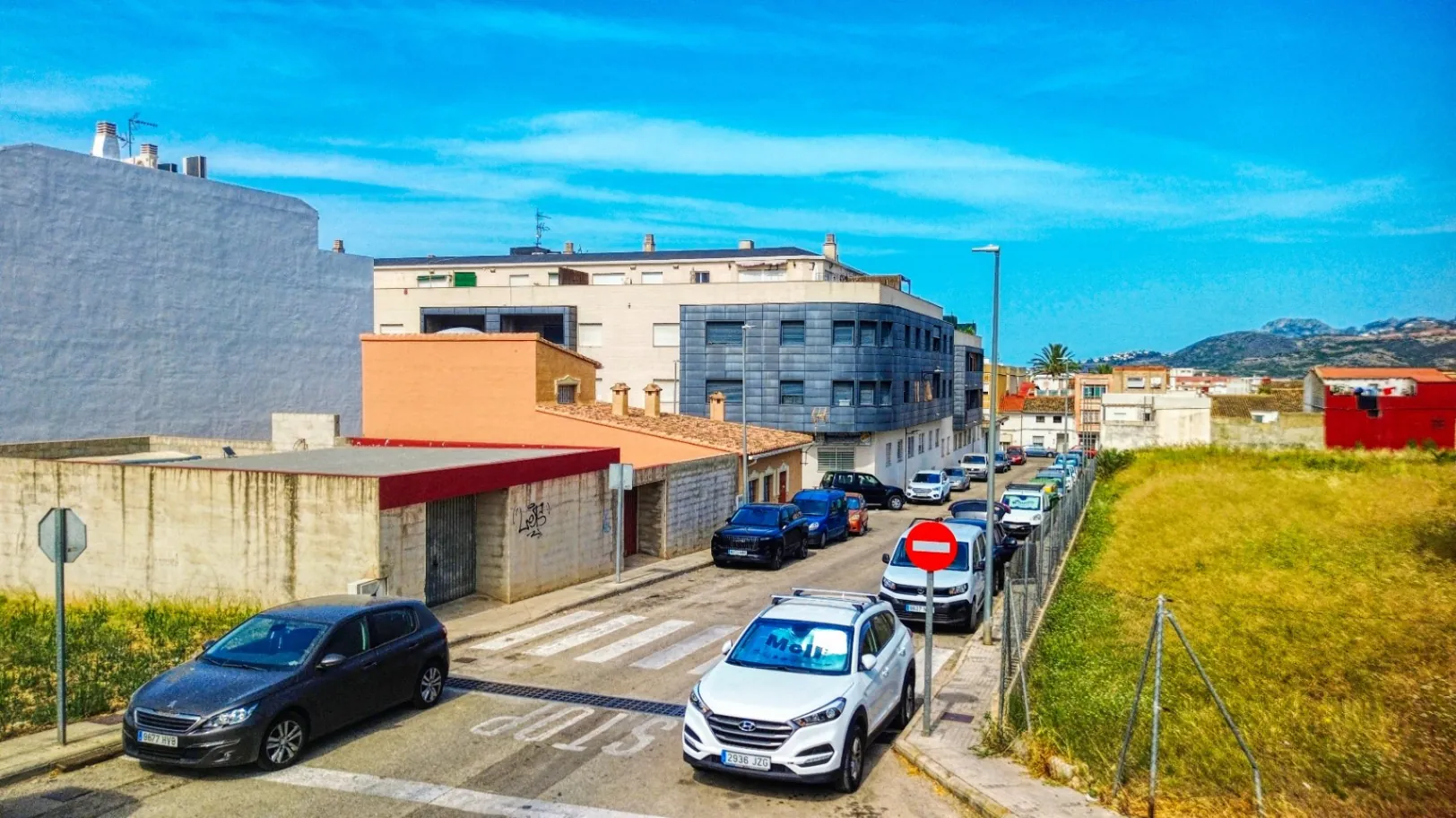 Vivir solo, cómodo y en en el centro de Pego es posible con este piso