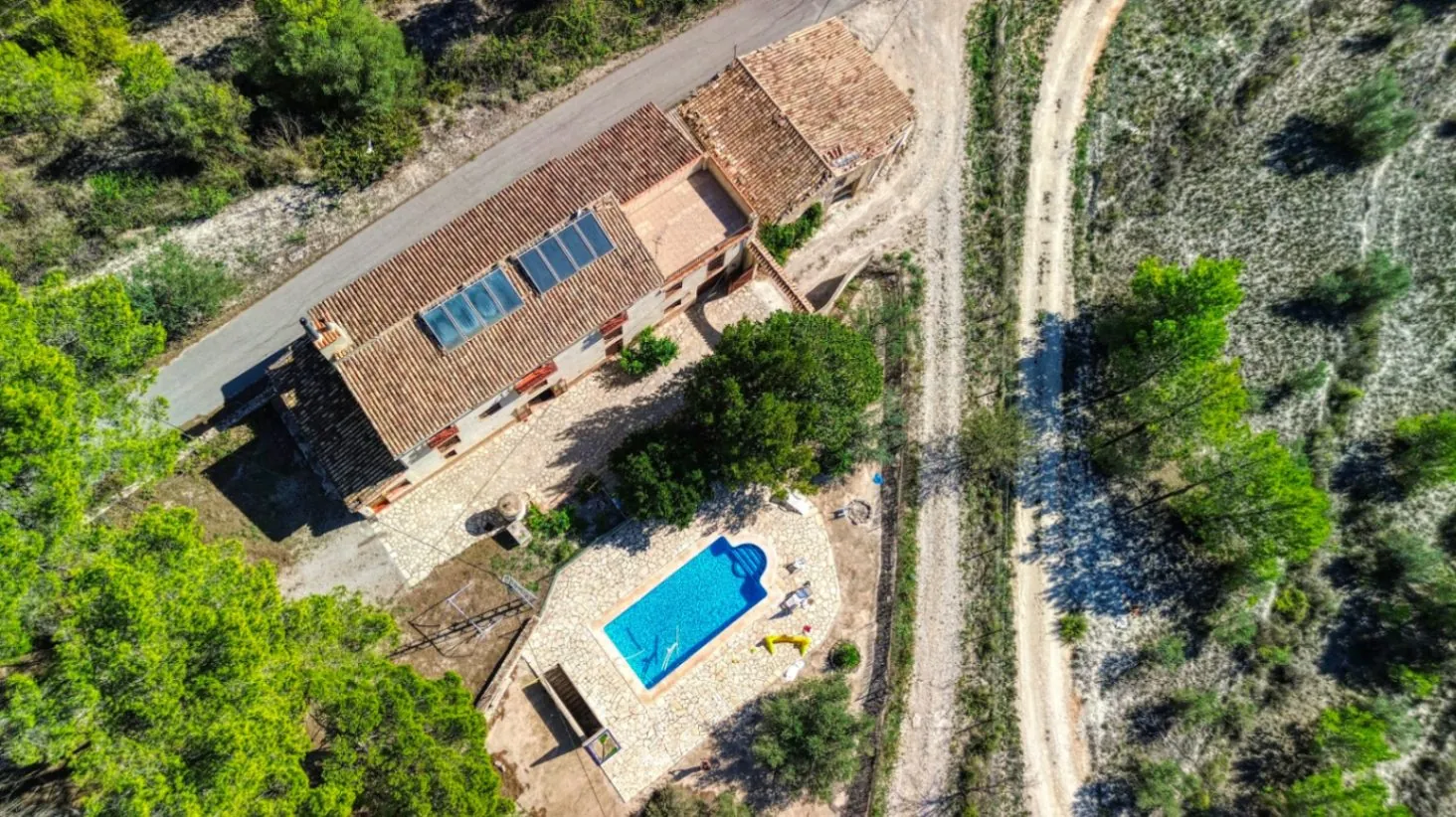 Inversión vivienda y negocio rural con licencia en Planes (Alicante)