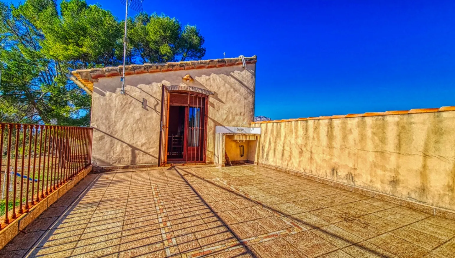 Inversión vivienda y negocio rural con licencia en Planes (Alicante)