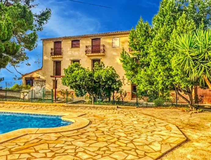 Inversión vivienda y negocio rural con licencia en Planes (Alicante)