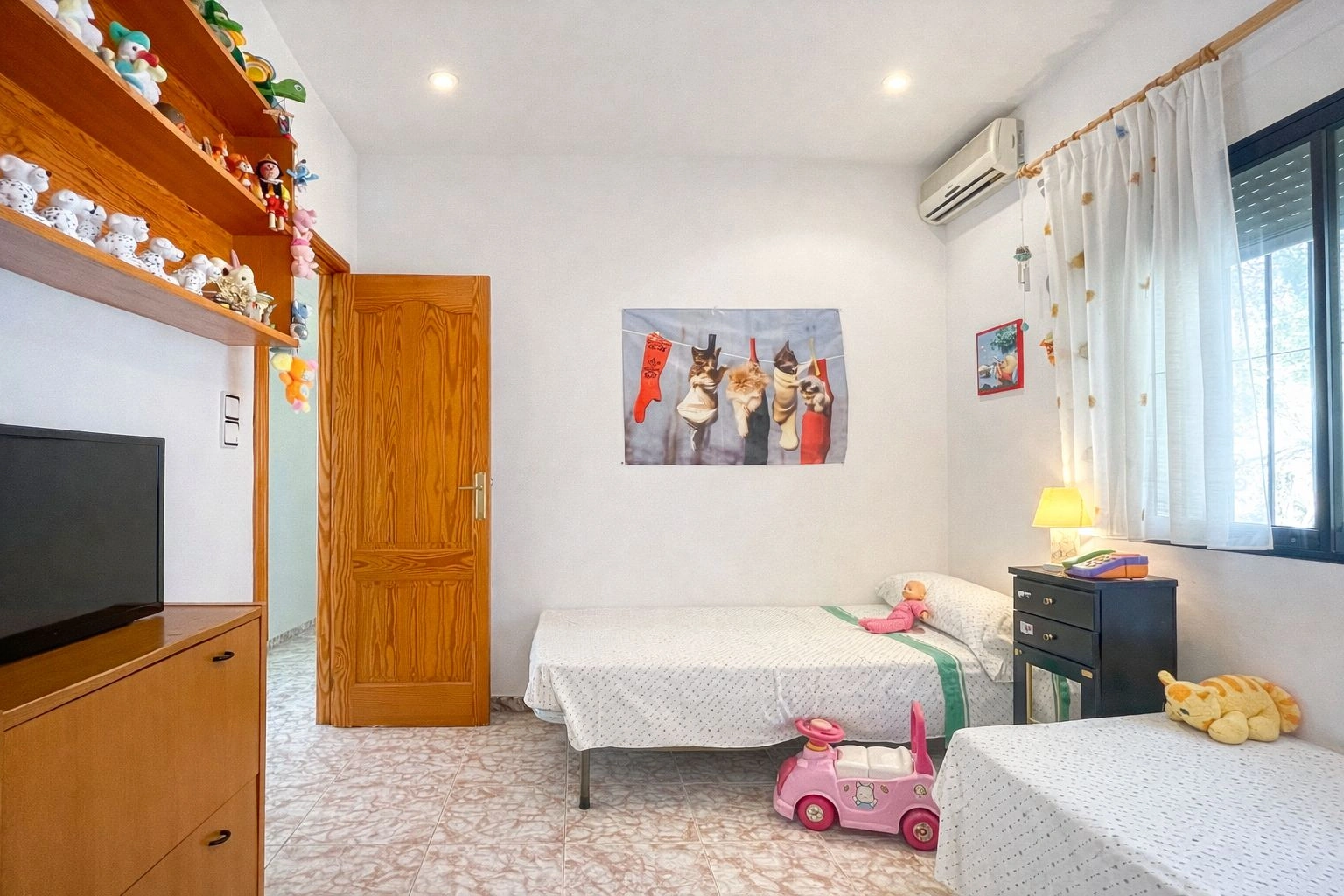 Chalet en venta de 5 dormitorios en Pego, Alicante.