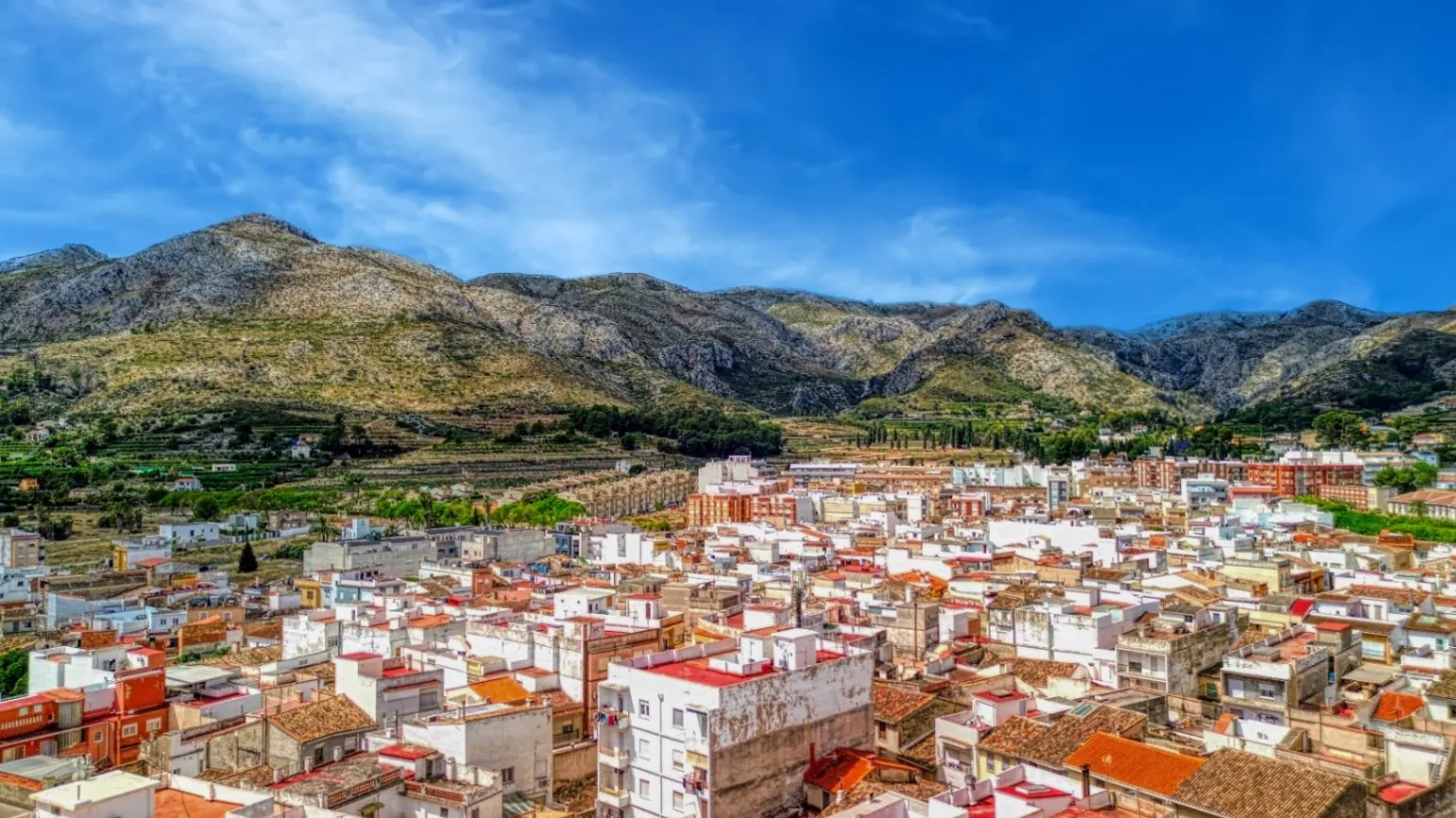 Cuarto piso sin ascensor de 178 m2 en el centro de Pego (Alicante)
