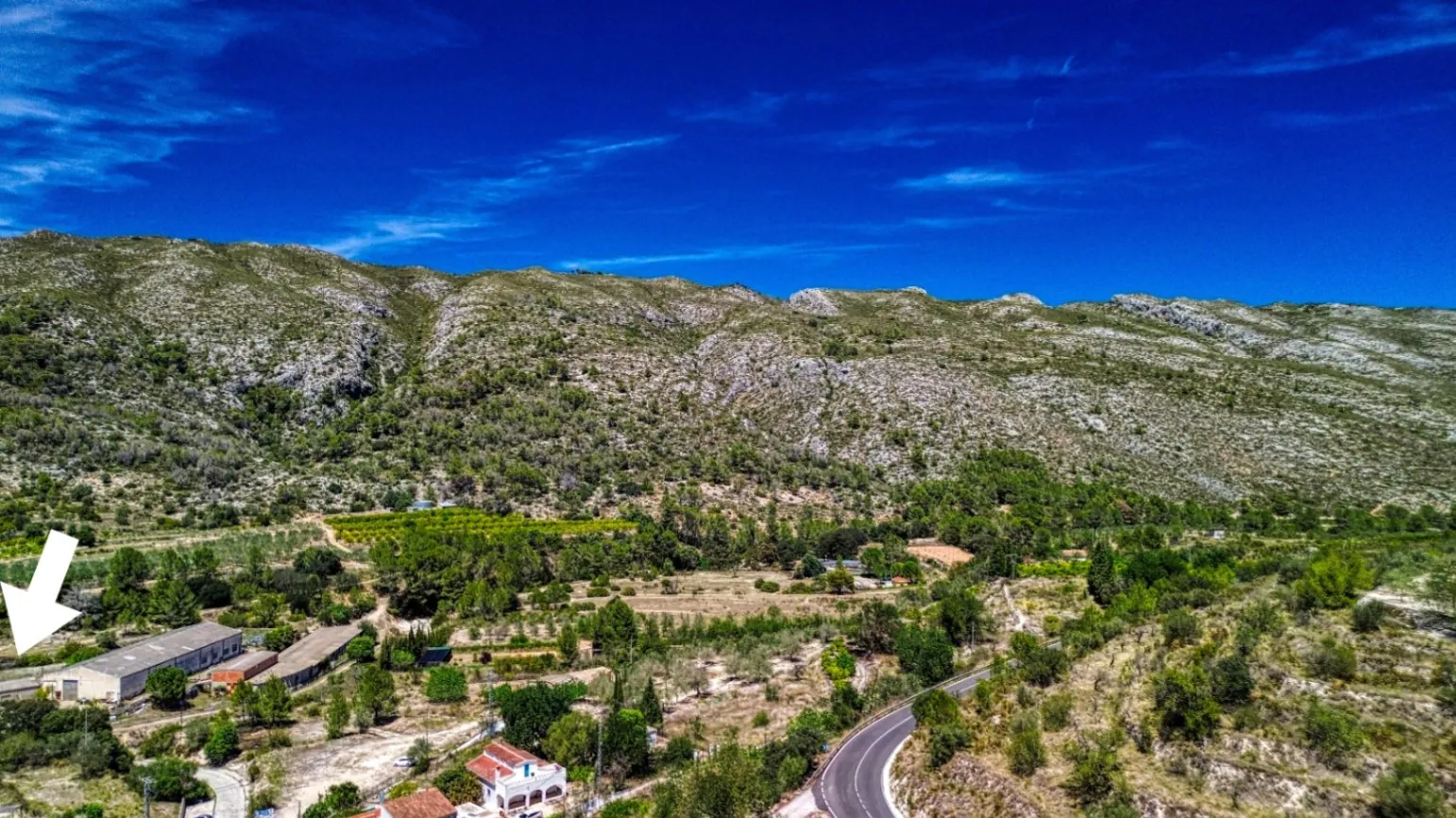 Nave comercial con posibilidad de vivienda en venta en Beniali, Vall de Gallinera.
