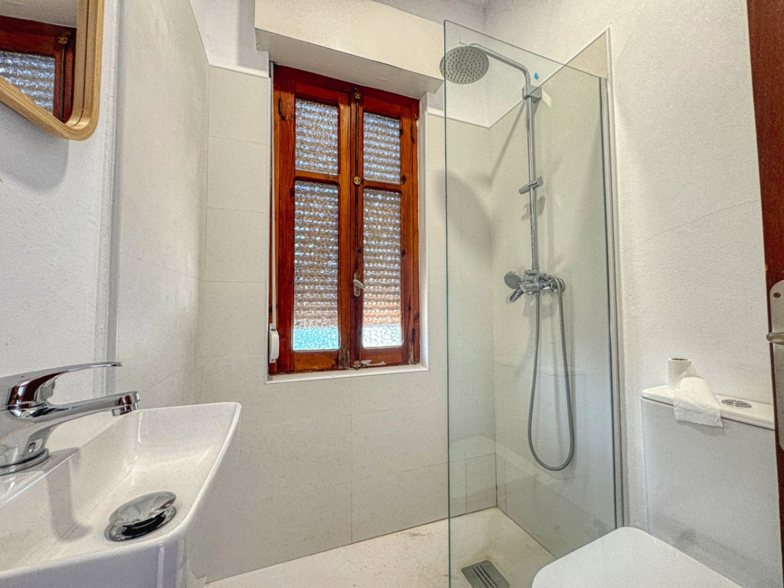 Chalet con pista de tenis y jardín en Les Rotes (Denia)