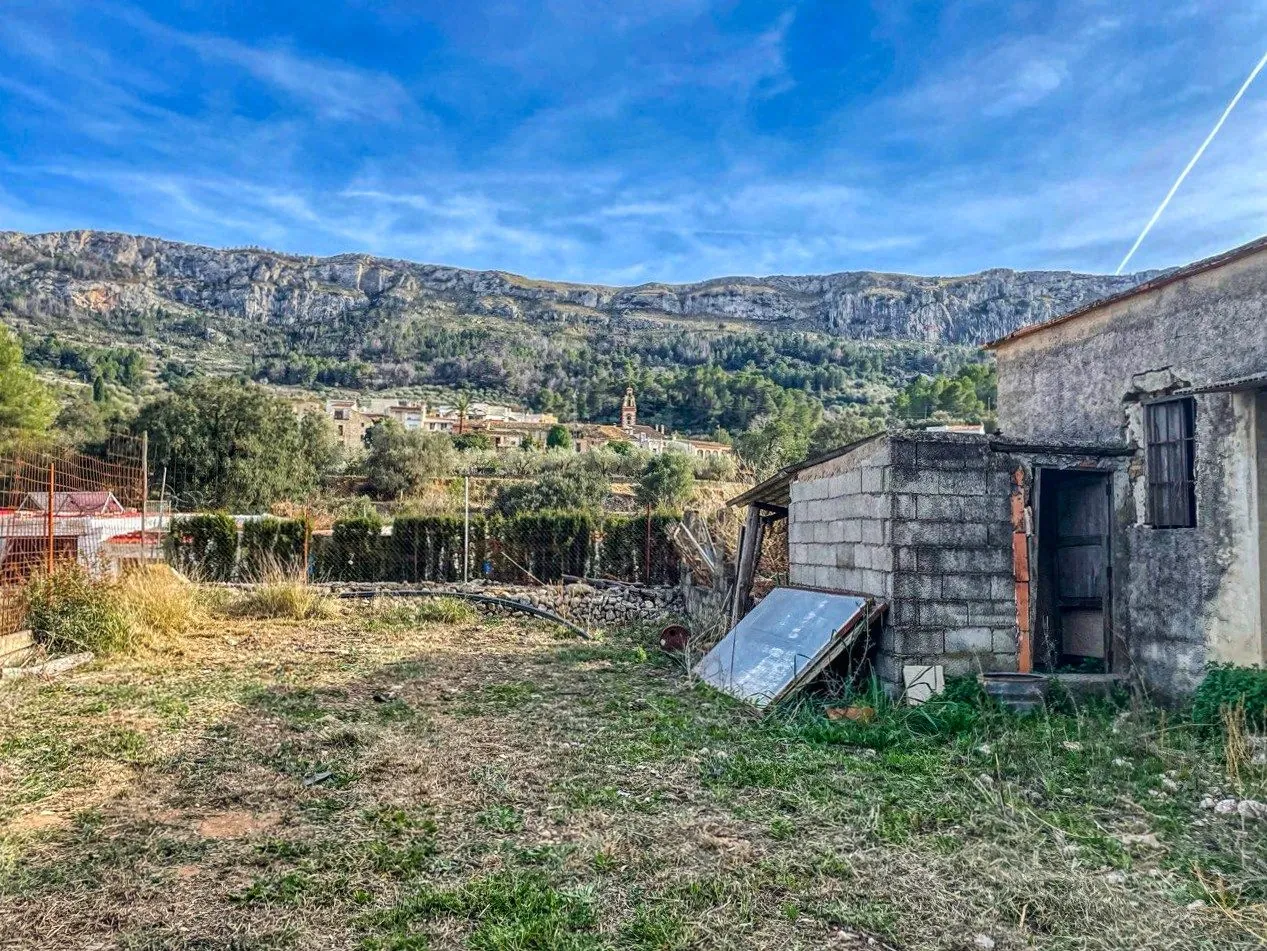 Nave comercial con posibilidad de vivienda en venta en Beniali, Vall de Gallinera.