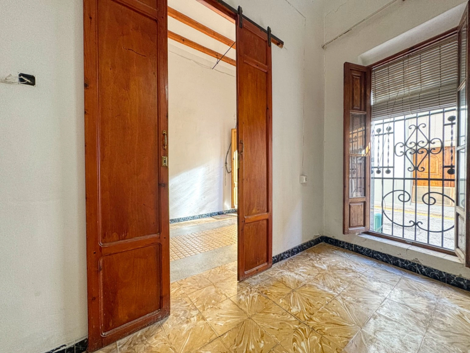 Casa para vivir o invertir en Pego, Alicante, con 4 habitaciones.