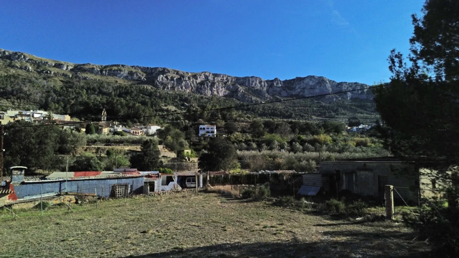 Nave comercial con posibilidad de vivienda en venta en Beniali, Vall de Gallinera.