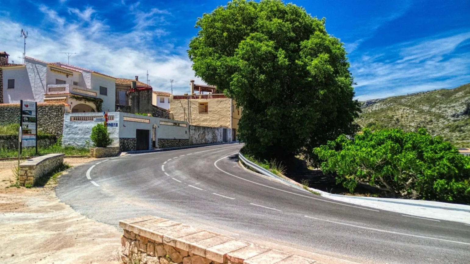 Nave comercial con posibilidad de vivienda en venta en Beniali, Vall de Gallinera.