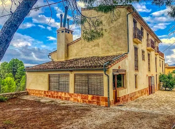 Inversión vivienda y negocio rural con licencia en Planes (Alicante)