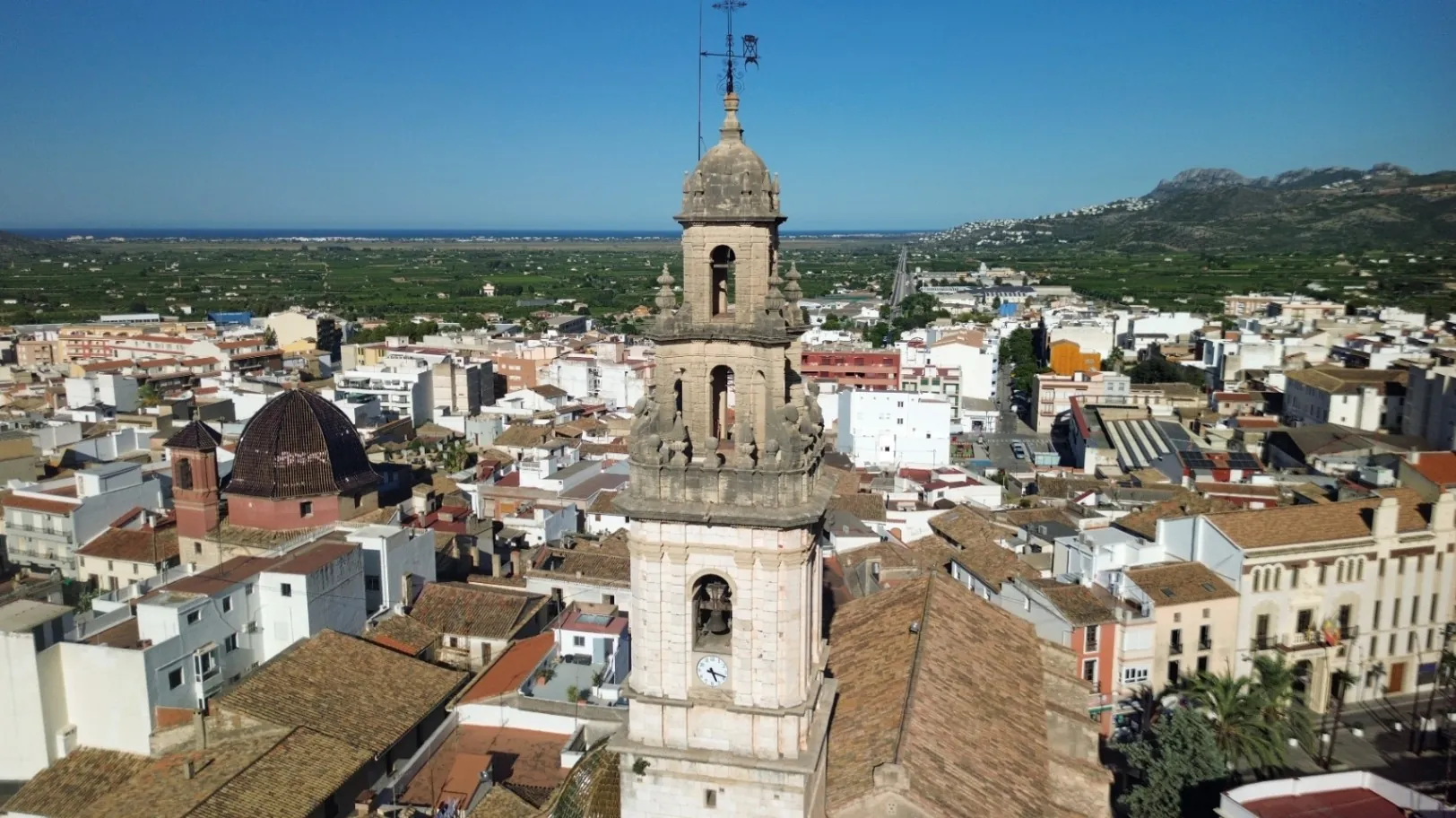 Inversión en la Costa Blanca, vivienda e ingresos económicos