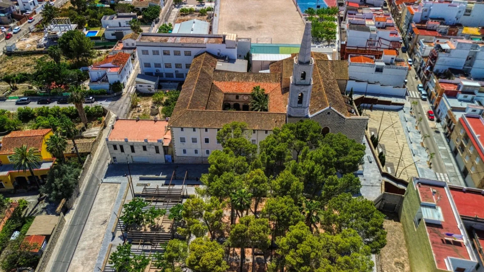 House with 13 rooms and 422 m² in the heart of Pego (03780)