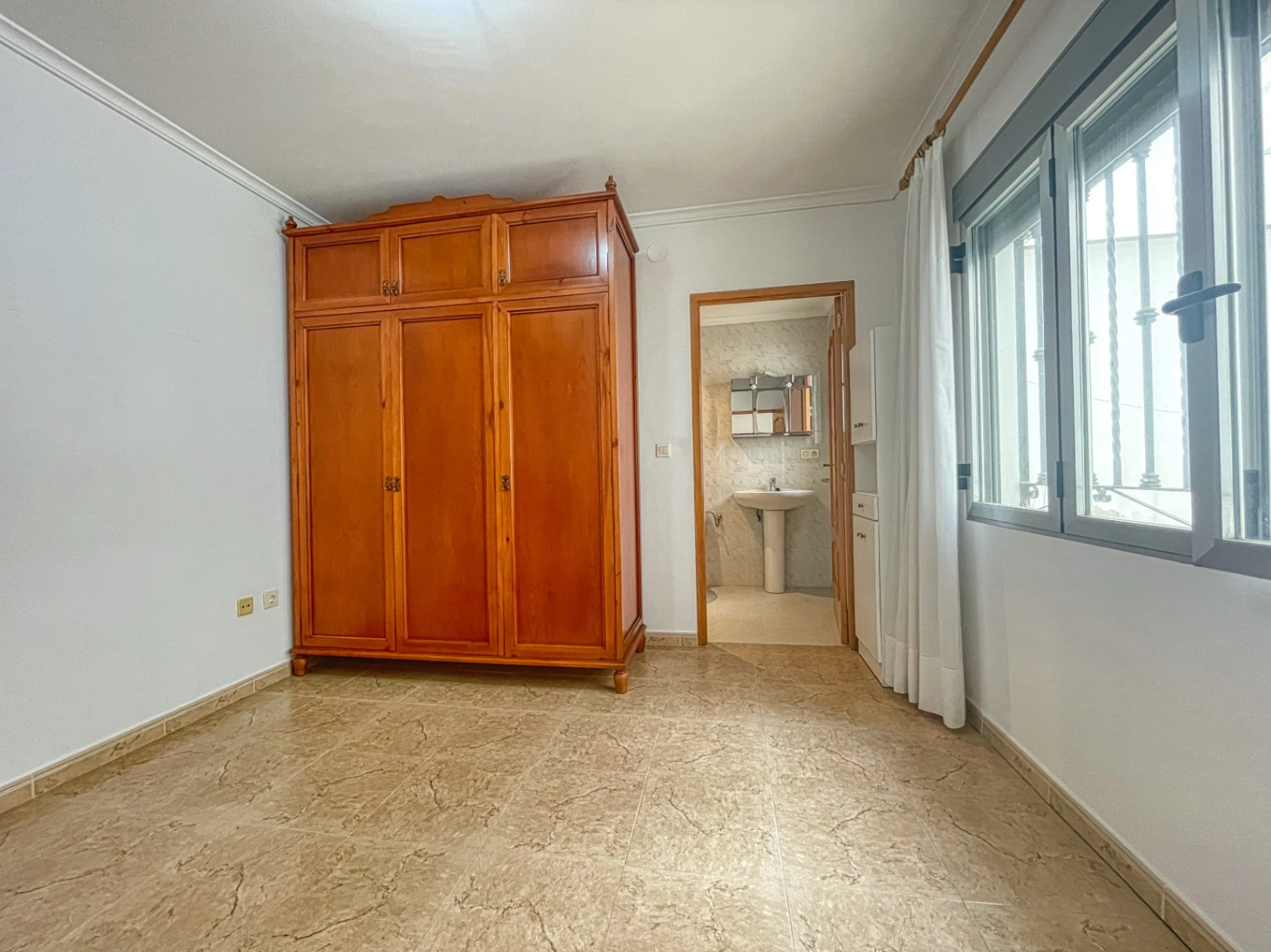 House with 13 rooms and 422 m² in the heart of Pego (03780)