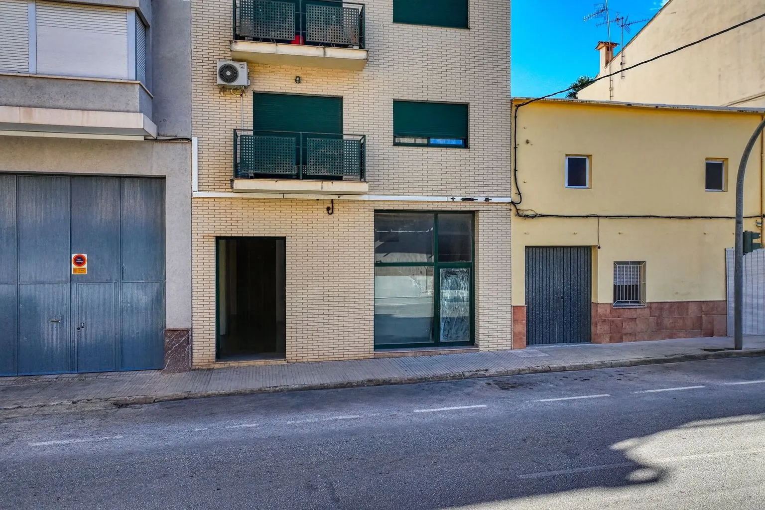 Local comercial en venta zona muy transitada en Pego (Marina Alta)
