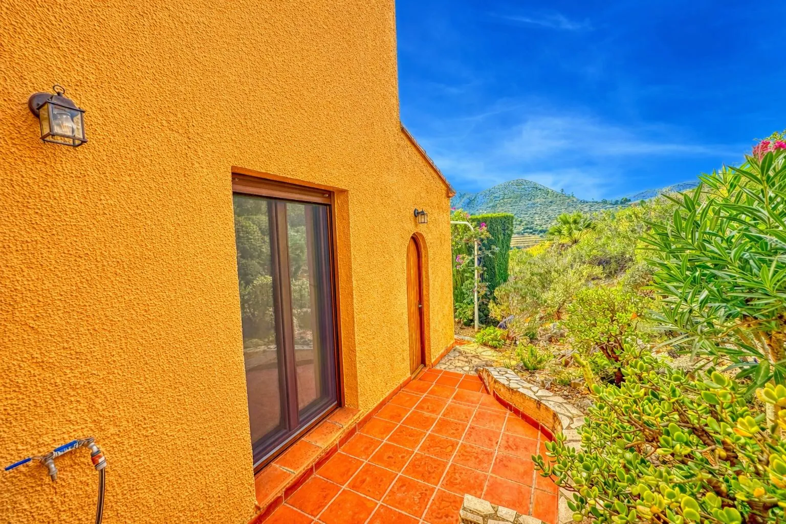 Chalet con piscina y vistas panorámicas en Adsubia (Costa Blanca)