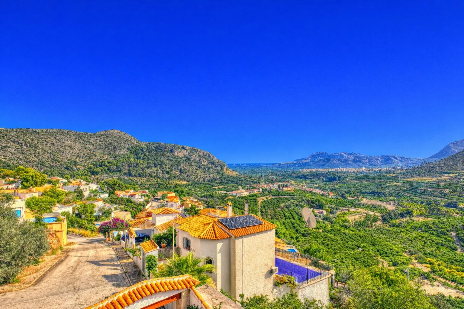 Chalet con piscina y vistas panorámicas en Adsubia (Costa Blanca)
