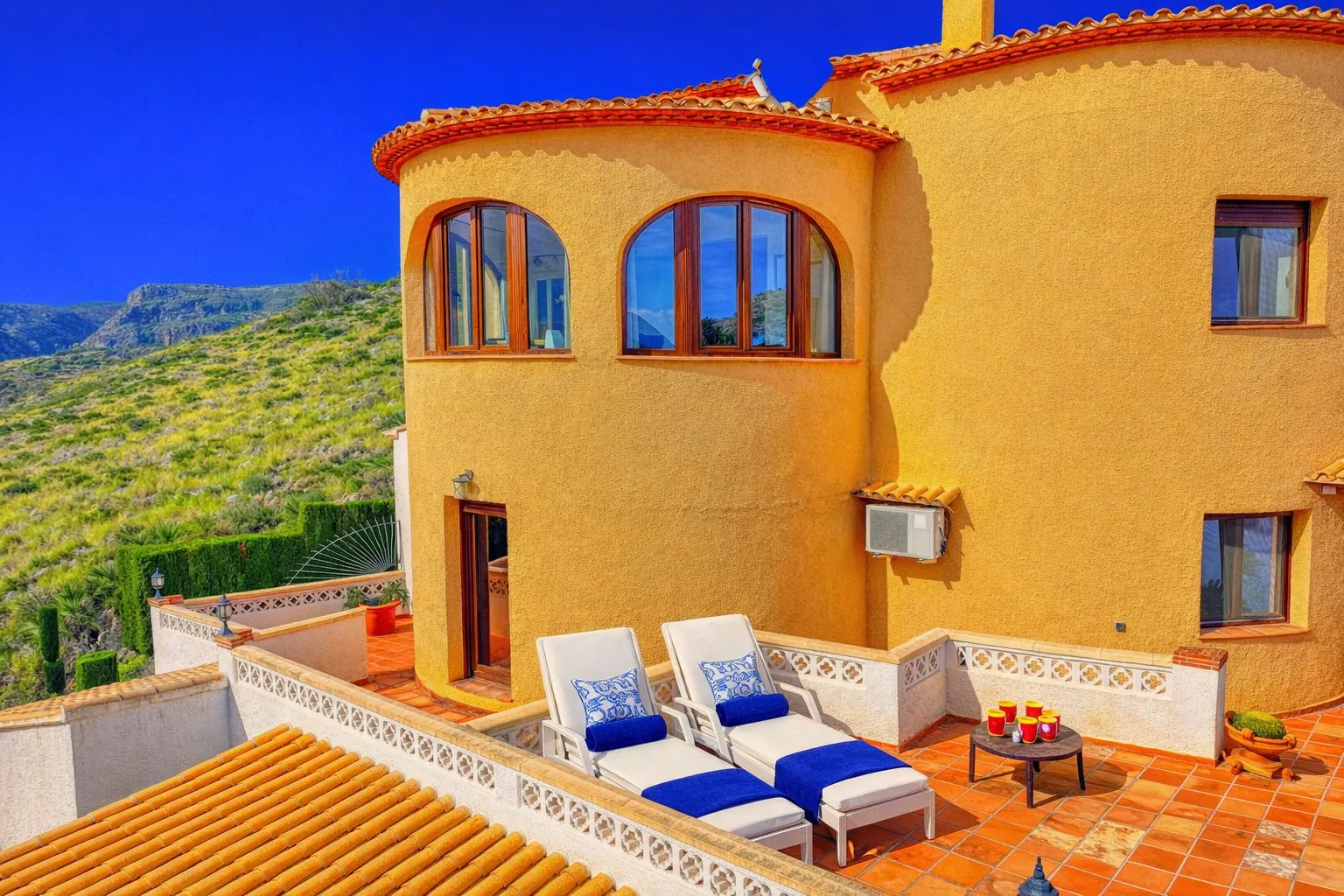 Chalet con piscina y vistas panorámicas en Adsubia (Costa Blanca)