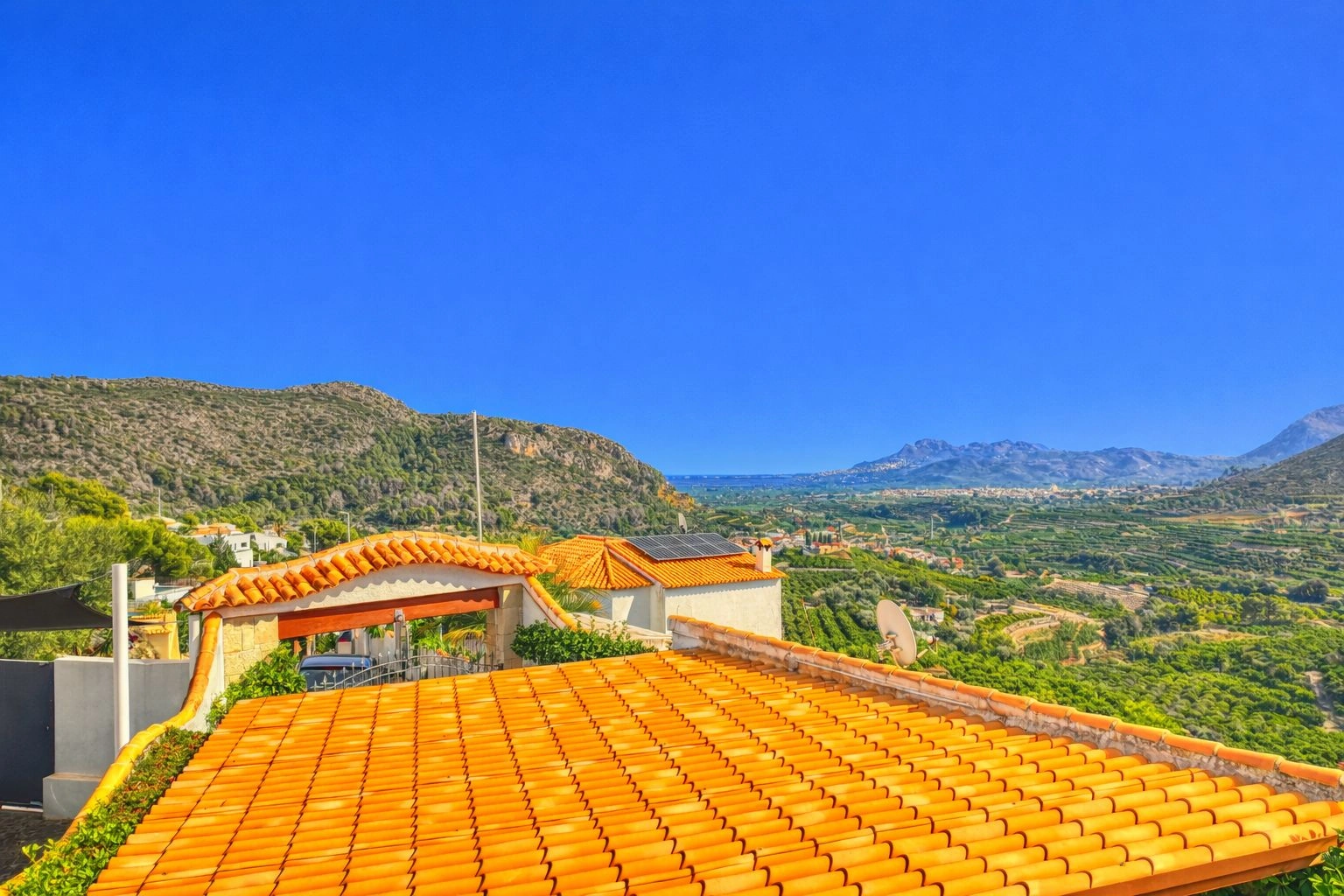 Chalet con piscina y vistas panorámicas en Adsubia (Costa Blanca)