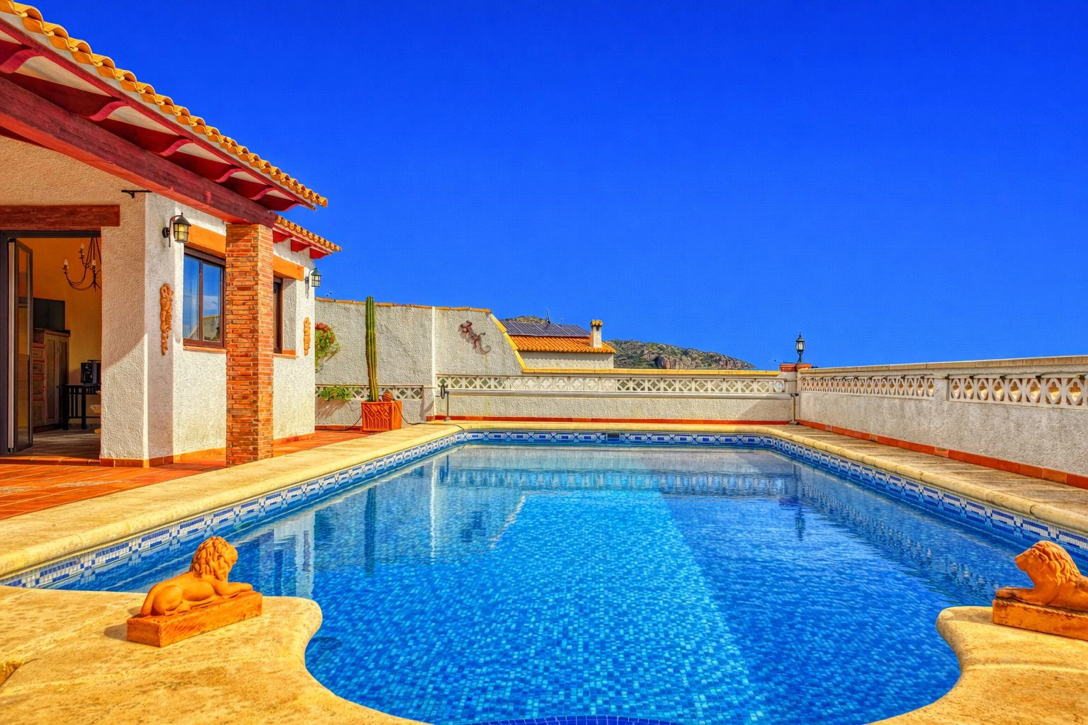 Chalet con piscina y vistas panorámicas en Adsubia (Costa Blanca)