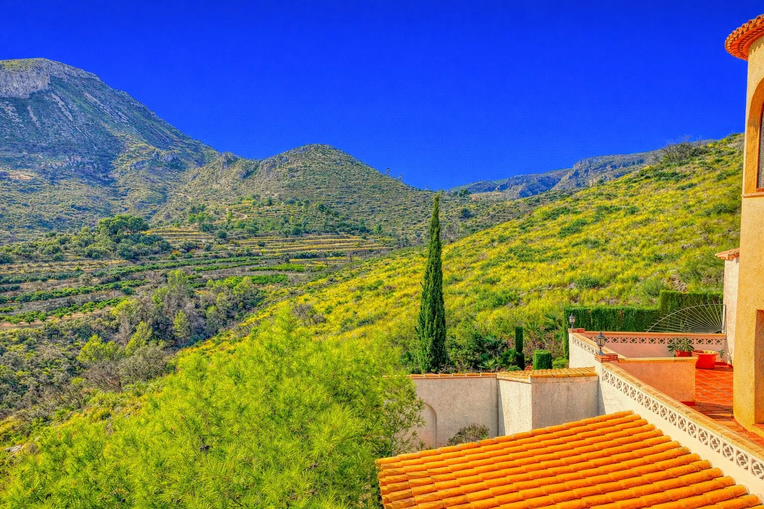 Chalet con piscina y vistas panorámicas en Adsubia (Costa Blanca)
