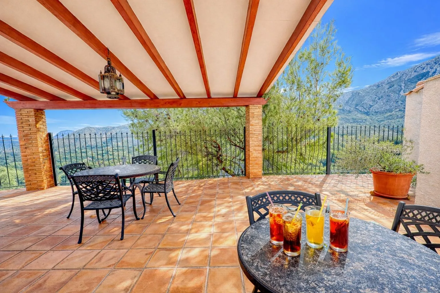 Chalet con piscina y vistas panorámicas en Adsubia (Costa Blanca)