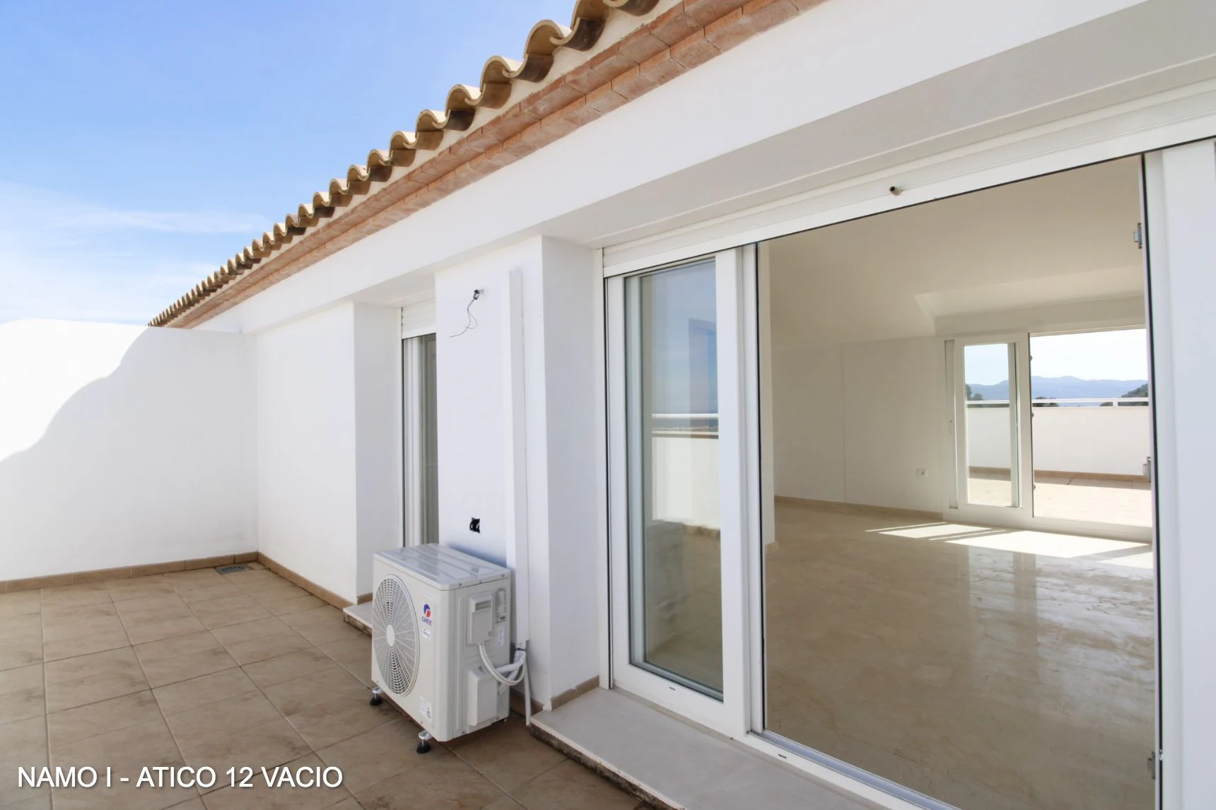 ÁTICO DÚPLEX CON TERRAZAS Y VISTAS 360º AL MAR – INVERSIÓN Y CALIDAD DE VIDA