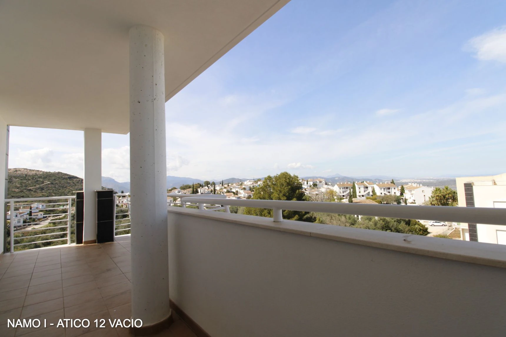 ÁTICO DÚPLEX CON TERRAZAS Y VISTAS 360º AL MAR – INVERSIÓN Y CALIDAD DE VIDA
