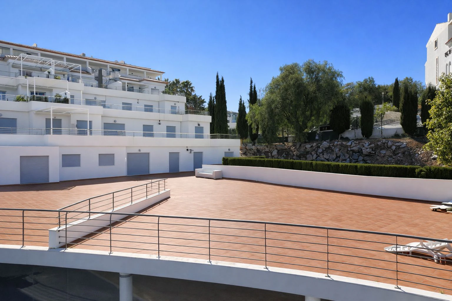 Ático con gran terraza y vistas panorámicas al mar en Monte Pego