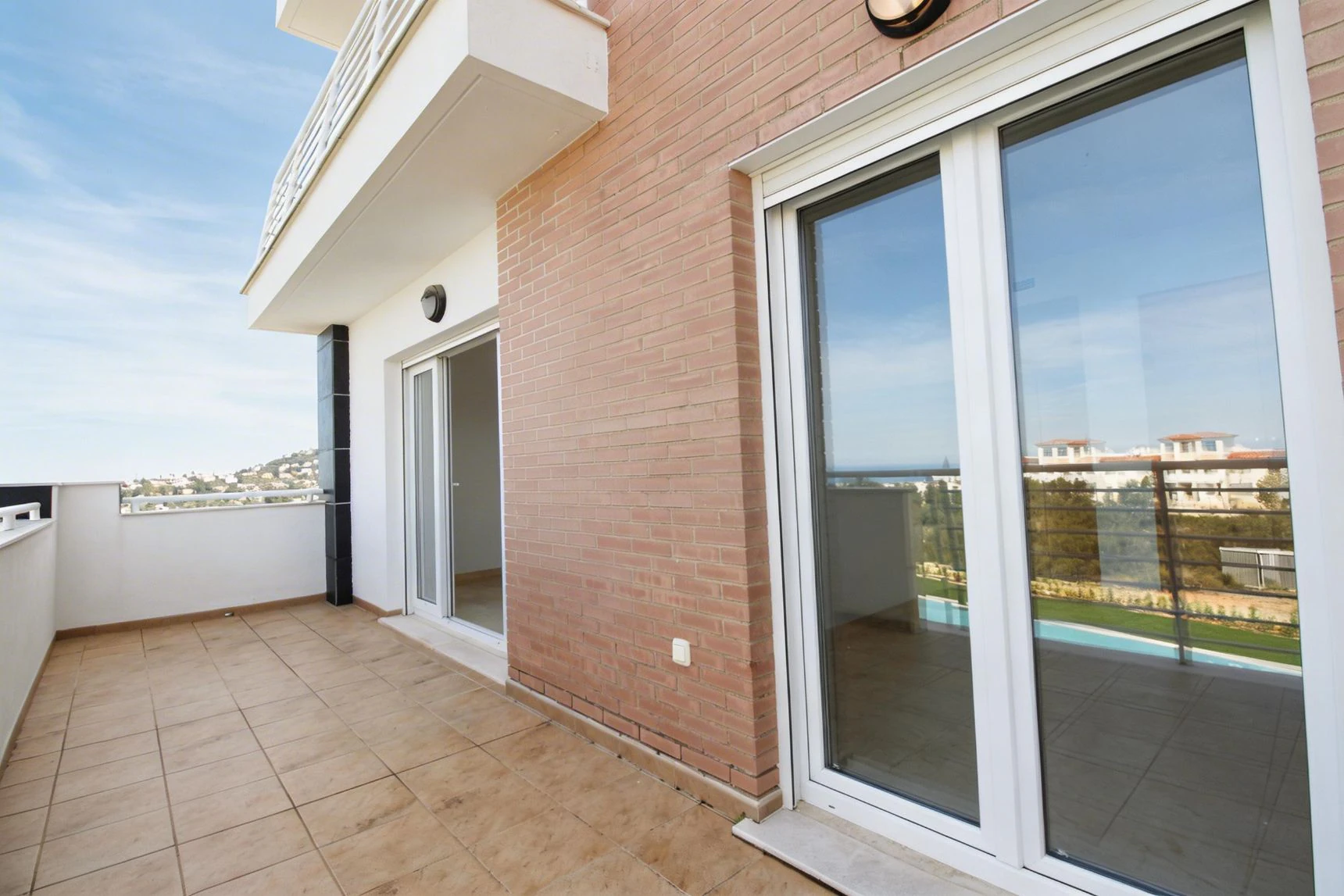 APARTAMENTO CON VISTAS AL MAR Y RENTABILIDAD REAL – TERRAZA, LUZ Y UBICACIÓN