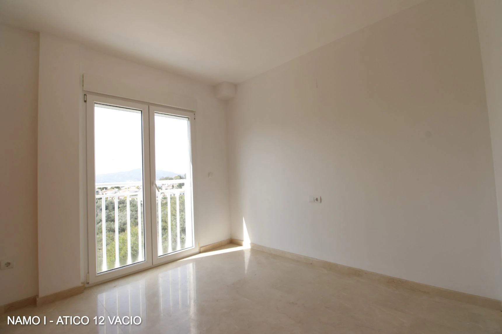 ÁTICO DÚPLEX CON TERRAZAS Y VISTAS 360º AL MAR – INVERSIÓN Y CALIDAD DE VIDA