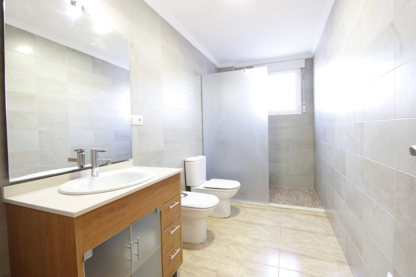 CASA CON GARAJE XXL Y POTENCIAL DE REVALORIZACIÓN EN PEGO – 300 m² REALES