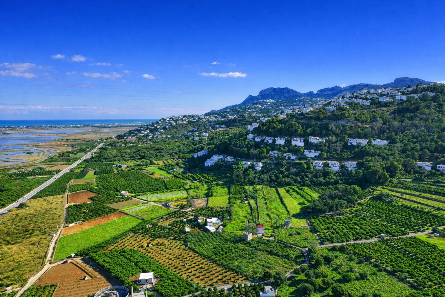 Casa de campo con cuadra de caballos cerca de Pego (Costa Blanca)