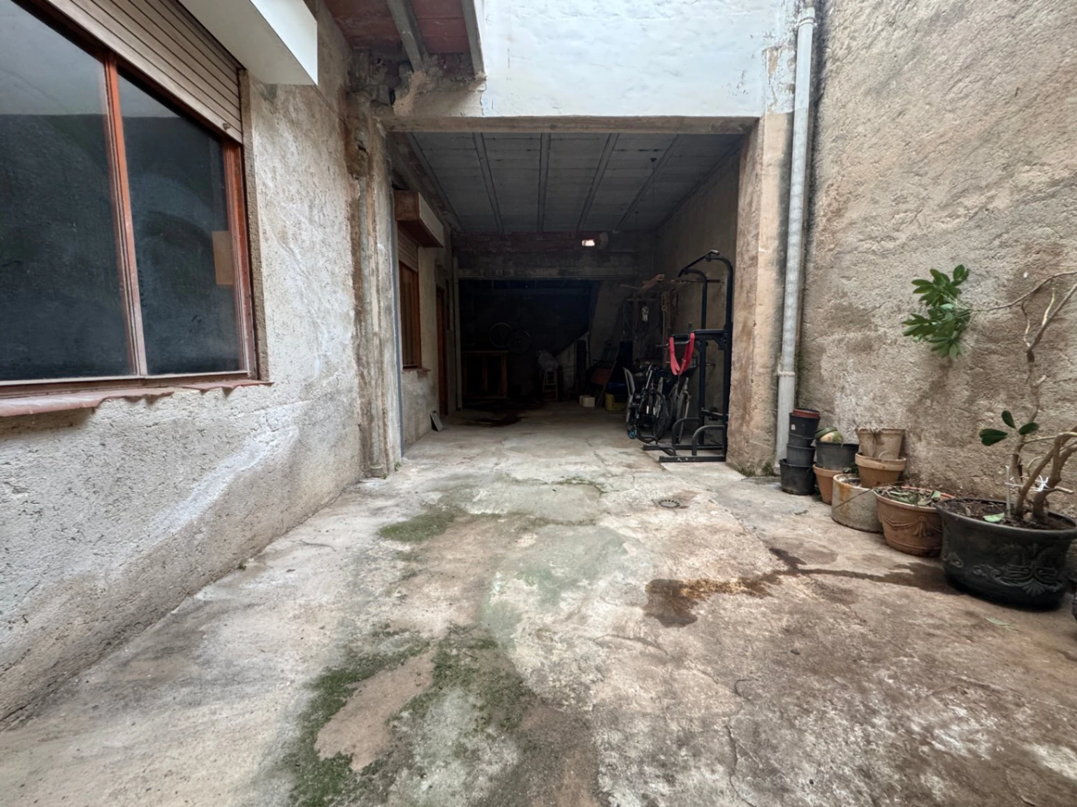 Edificio de 2 plantas. 2 vivienda independientes