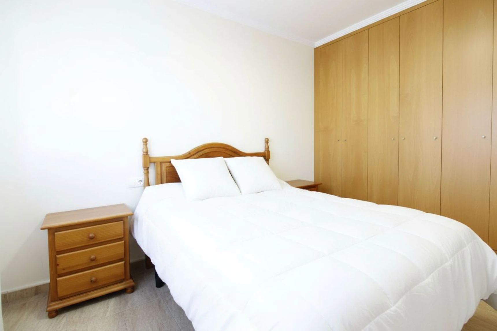 CASA CON GARAJE XXL Y POTENCIAL DE REVALORIZACIÓN EN PEGO – 300 m² REALES
