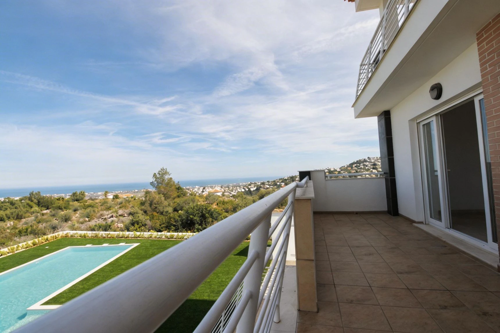 APARTAMENTO CON VISTAS AL MAR Y RENTABILIDAD REAL – TERRAZA, LUZ Y UBICACIÓN