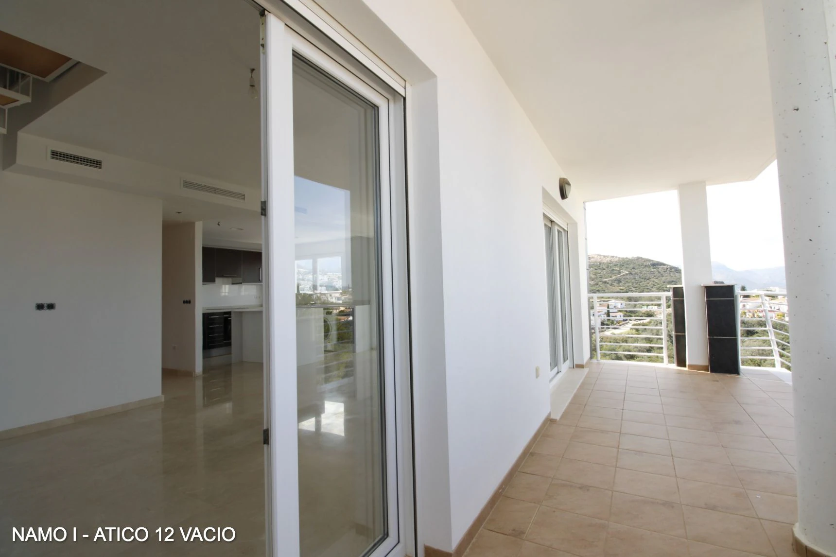 ÁTICO DÚPLEX CON TERRAZAS Y VISTAS 360º AL MAR – INVERSIÓN Y CALIDAD DE VIDA