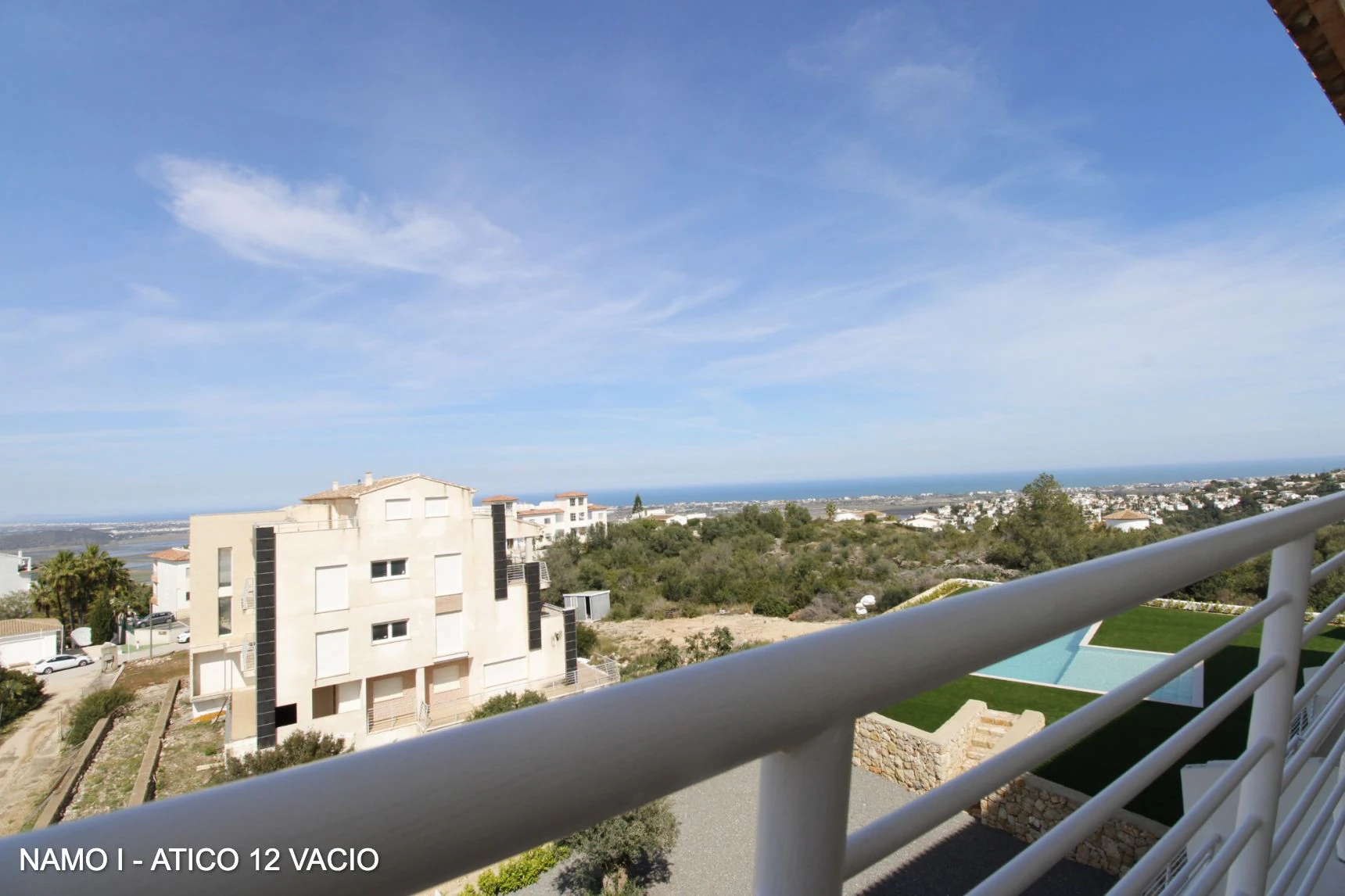ÁTICO DÚPLEX CON TERRAZAS Y VISTAS 360º AL MAR – INVERSIÓN Y CALIDAD DE VIDA