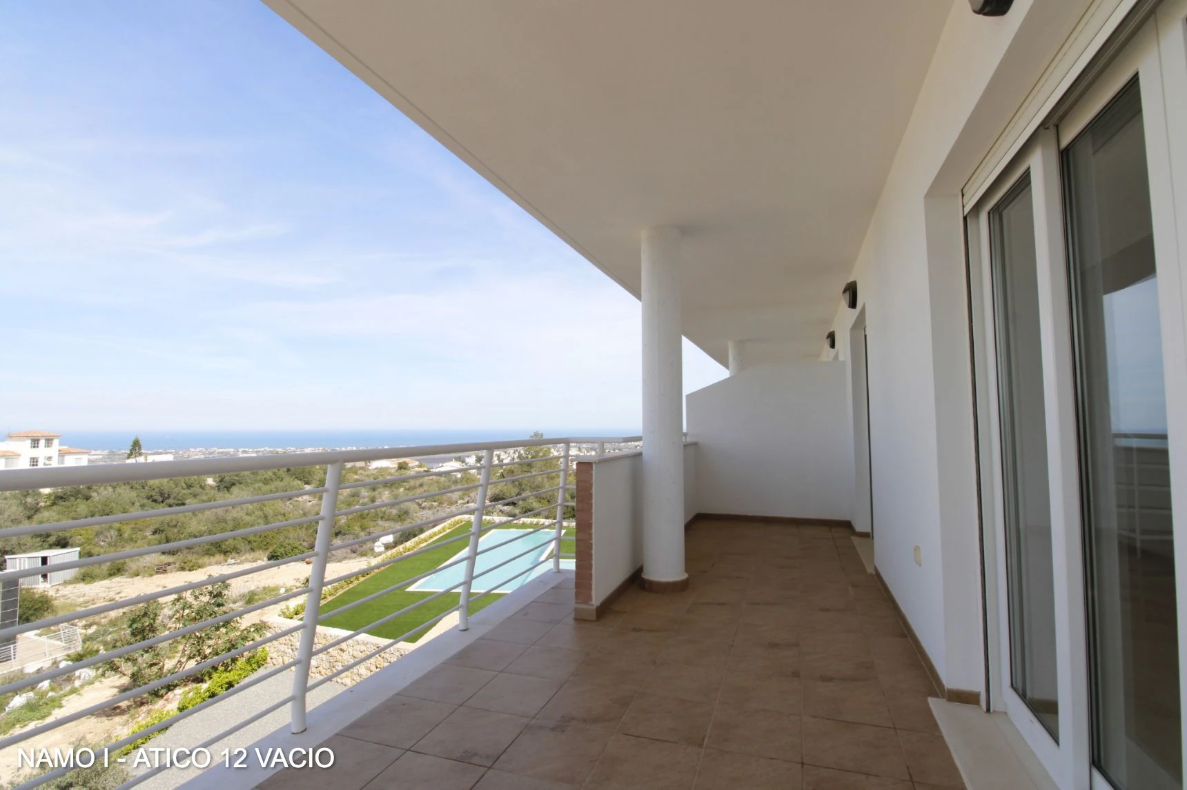 ÁTICO DÚPLEX CON TERRAZAS Y VISTAS 360º AL MAR – INVERSIÓN Y CALIDAD DE VIDA