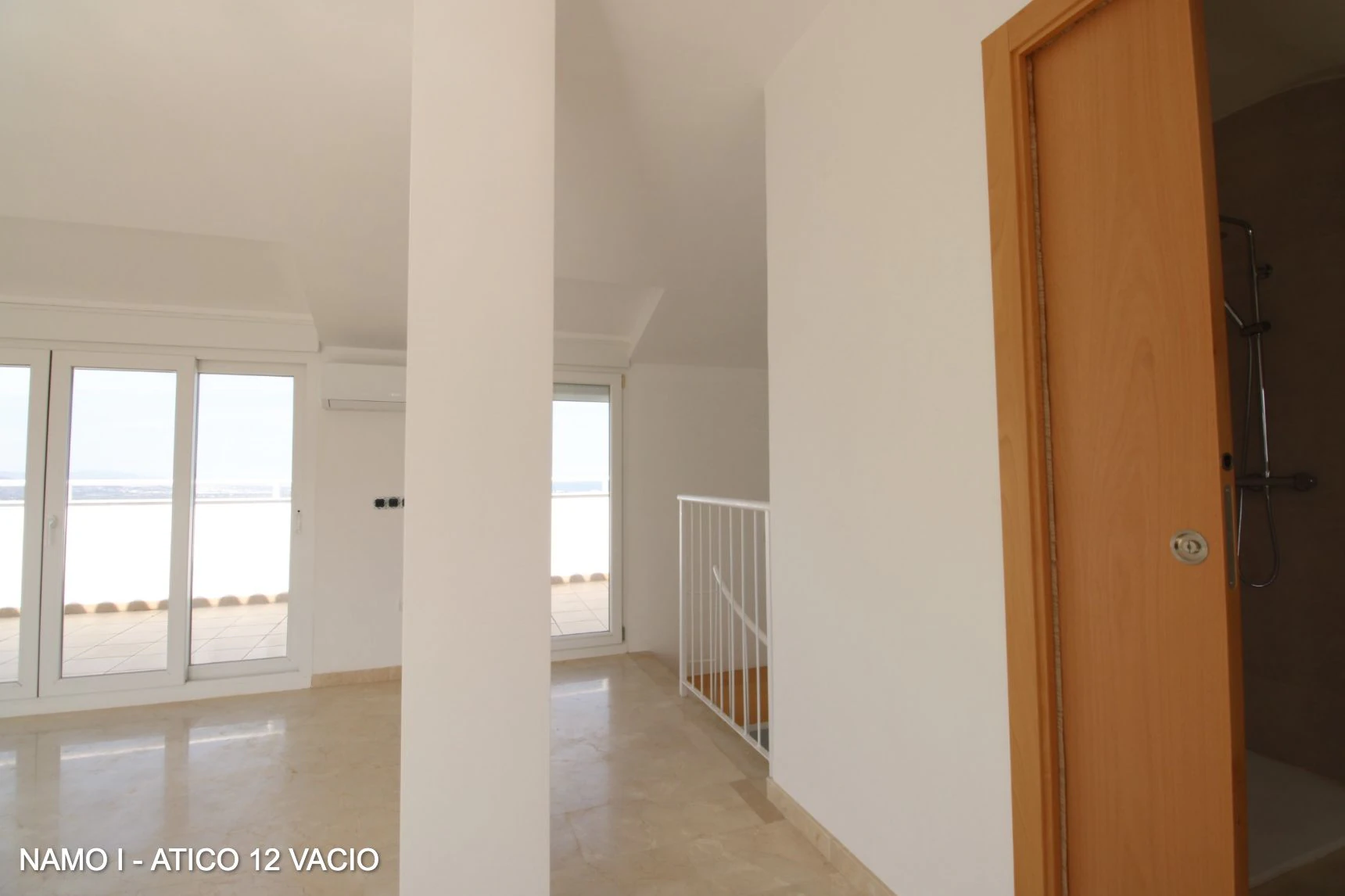 ÁTICO DÚPLEX CON TERRAZAS Y VISTAS 360º AL MAR – INVERSIÓN Y CALIDAD DE VIDA