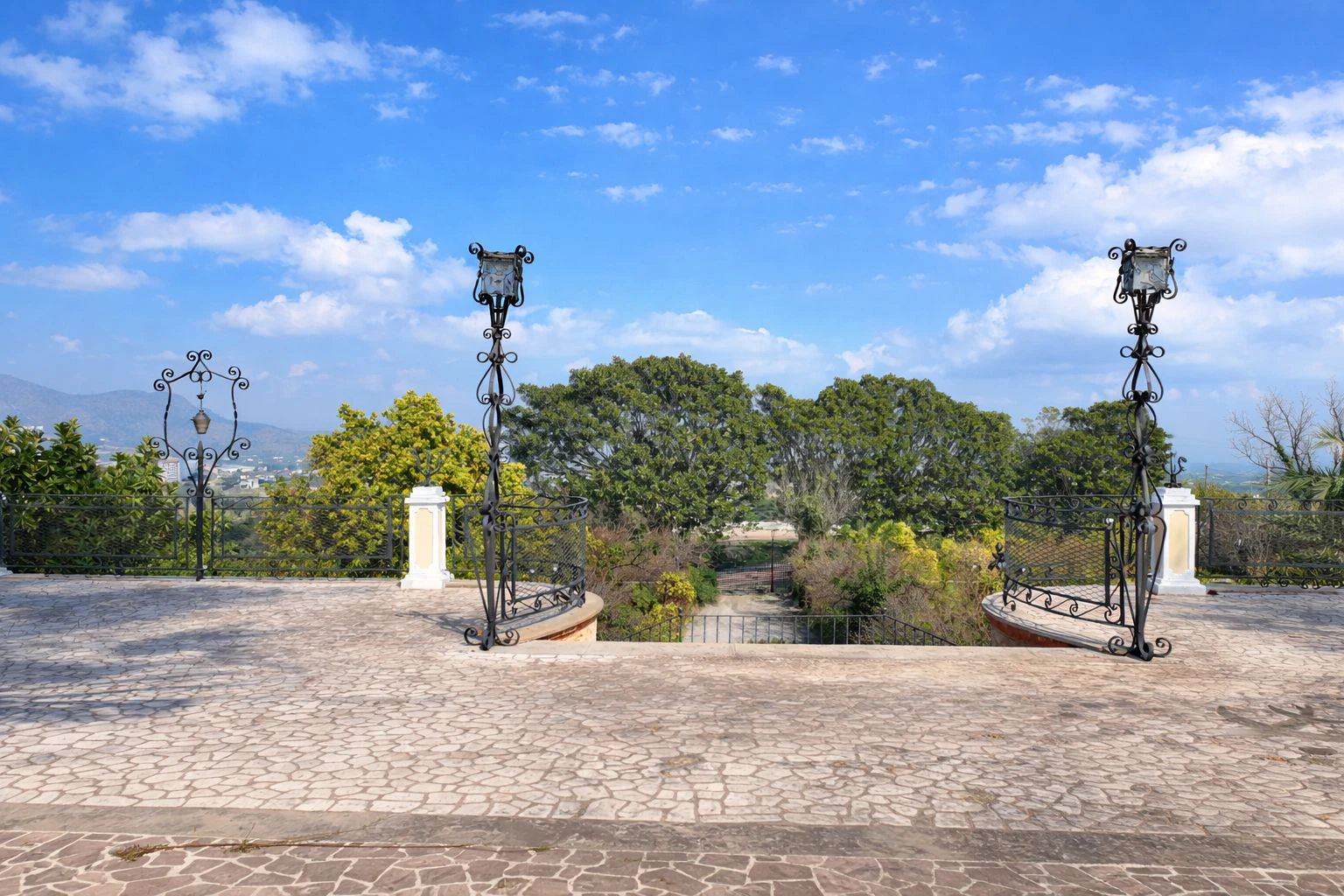 ¿Quieres una casa o un activo exclusivo que genere ingresos donde otros solo ven lujo? En Pego (Costa Blanca)