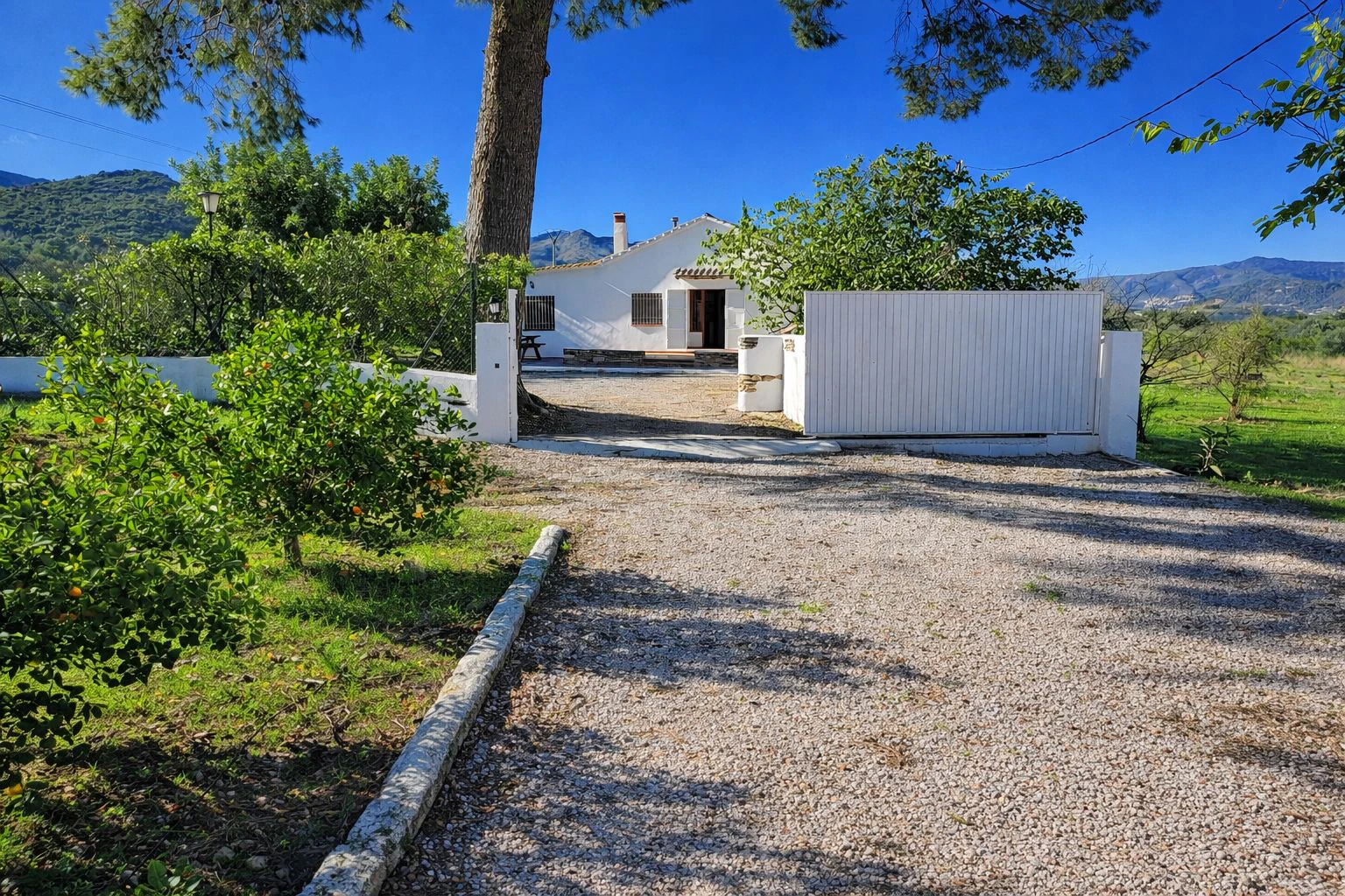 Casa de campo con cuadra de caballos cerca de Pego (Costa Blanca)